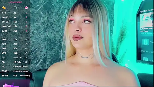 Emmaa Saenz  online show from December 16, 8:02 pm