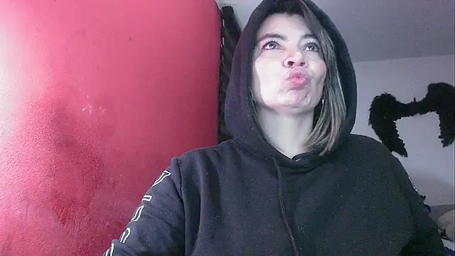 charlotedoll online show from May 8, 1:09 am