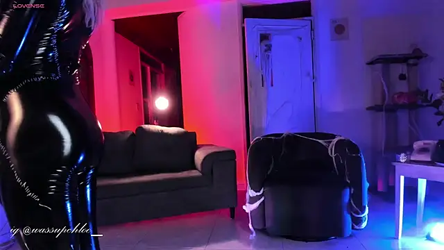 Snapshot of misschloe__ chatting on October 23, 11:47 pm misschloe online show from October 23, 11:47 pm