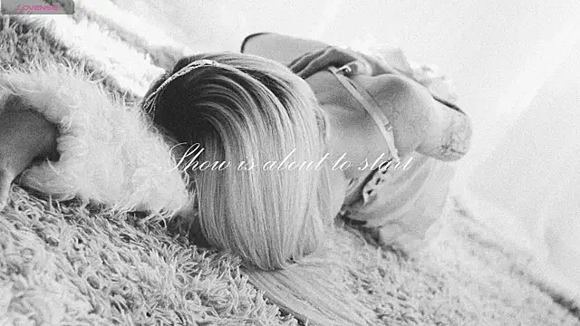 Snapshot of misschloe__ chatting on October 31, 7:32 pm misschloe online show from October 31, 7:32 pm