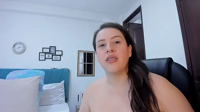 kamila lopez online show from October 24, 9:25 pm