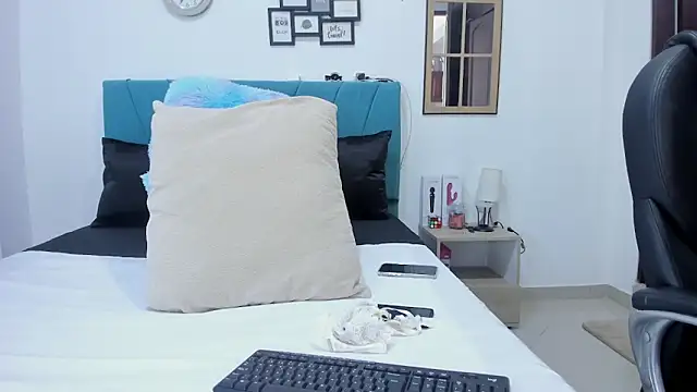 kamila lopez online show from February 7, 8:28 pm