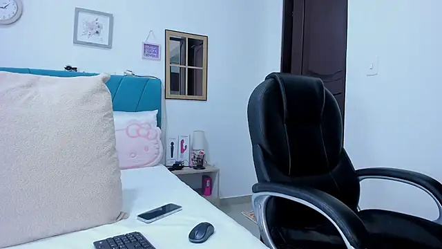 kamila lopez online show from April 4, 10:27 pm