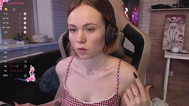 lucy mirror online show from October 15, 9:23 pm