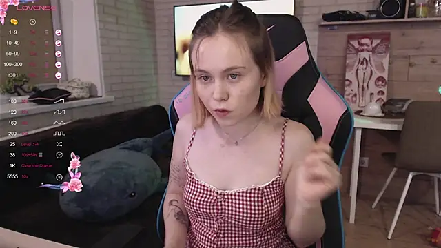 lucy mirror online show from November 6, 8:24 pm