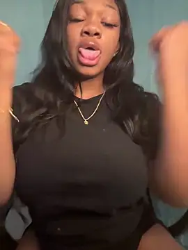 Snapshot of CharismaaBanx chatting on January 10, 8:07 am CharismaaBanx online show from January 10, 8:07 am