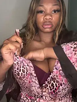 Snapshot of CharismaaBanx chatting on December 7, 8:27 am CharismaaBanx online show from December 7, 8:27 am