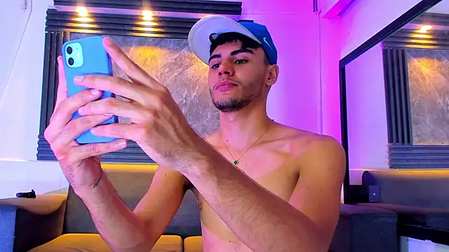 liam genner  online show from November 14, 8:12 pm