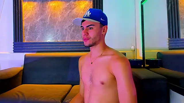 liam genner  online show from November 15, 8:13 pm