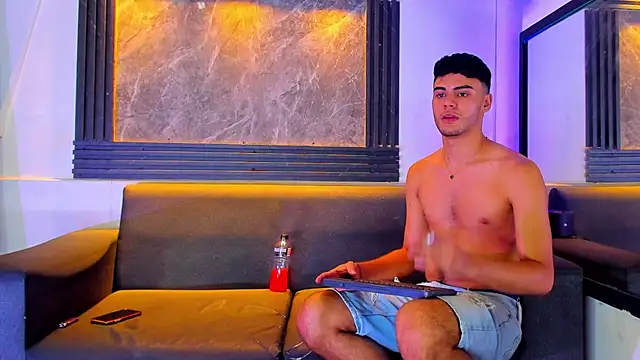 liam genner  online show from November 20, 9:04 pm