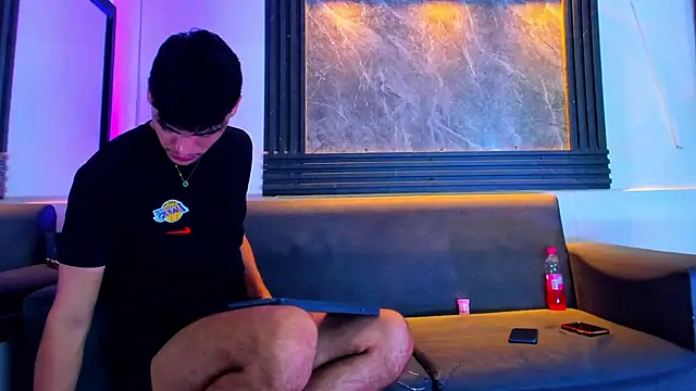 liam genner  online show from November 12, 8:23 pm