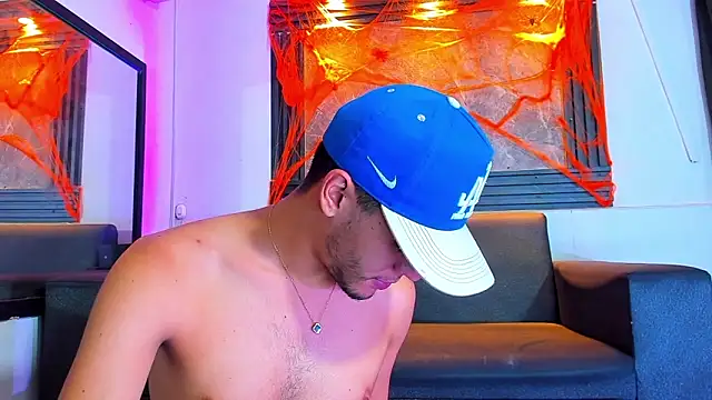 liam genner  online show from October 27, 8:10 pm