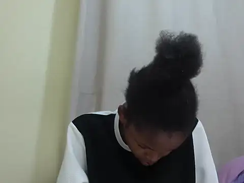 queen-sasha online show from March 12, 1:48 pm