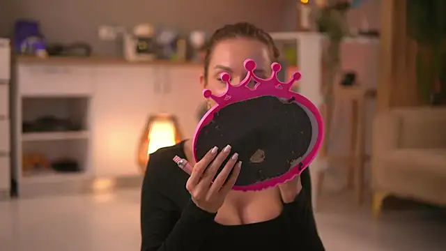 Snapshot of ButterflyLeah chatting on February 18, 2:42 am ButterflyLeah online show from February 18, 2:42 am