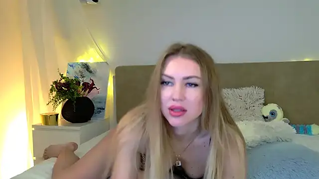 LuisaSin online show from February 8, 7:06 am