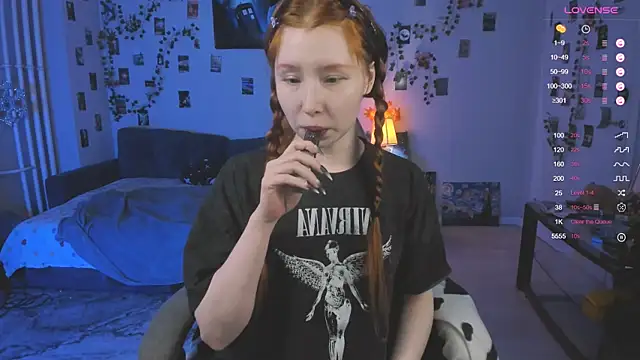 Snapshot of CallMeEffy1 chatting on October 26, 10:10 pm CallMeEffy1 online show from October 26, 10:10 pm