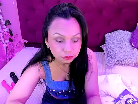 candysmitxxx online show from March 11, 10:48 pm