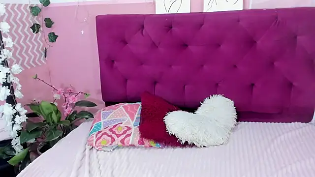 Snapshot of candysmitxxx chatting on March 4, 2:17 am candysmitxxx online show from March 4, 2:17 am