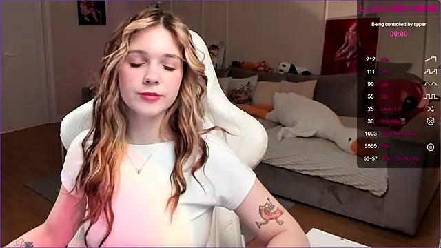 Frau Lina online show from March 4, 3:09 pm