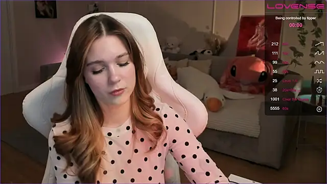 Frau Lina online show from December 3, 3:22 pm