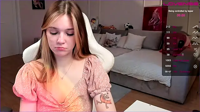 Frau Lina online show from March 15, 3:19 pm