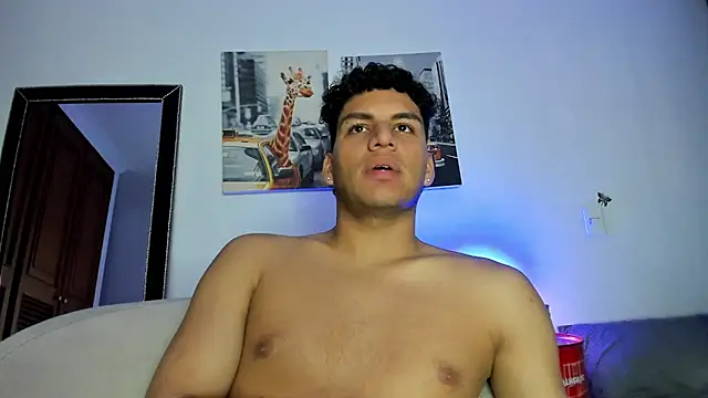 Snapshot of Curlblue chatting on February 20, 12:19 am Curlblue online show from February 20, 12:19 am