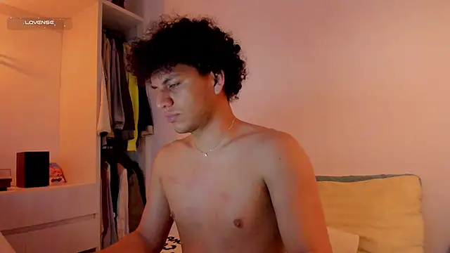 Snapshot of Curlblue chatting on December 4, 5:39 am Curlblue online show from December 4, 5:39 am