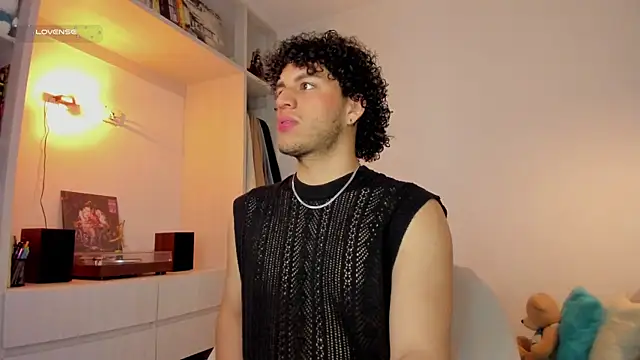 Snapshot of Curlblue chatting on December 14, 12:11 pm Curlblue online show from December 14, 12:11 pm