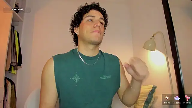 Snapshot of Curlblue chatting on December 2, 9:38 pm Curlblue online show from December 2, 9:38 pm