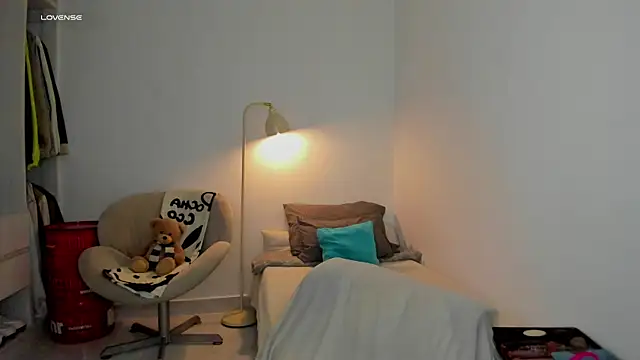 Snapshot of Curlblue chatting on October 28, 6:56 am Curlblue online show from October 28, 6:56 am