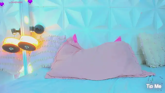 Snapshot of cute_latinaxxx chatting on December 3, 4:44 pm cute latinaxxx online show from December 3, 4:44 pm