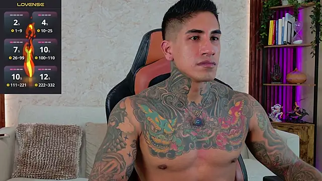 AdanReilly online show from July 13, 9:58 pm
