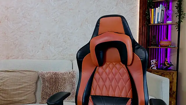 AdanReilly online show from April 2, 9:43 pm