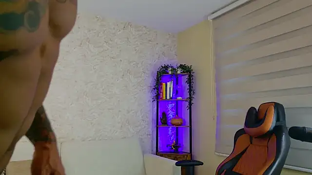 AdanReilly online show from February 19, 11:04 pm