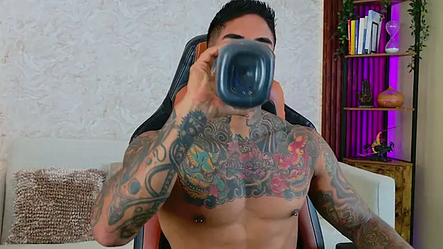 AdanReilly online show from November 15, 3:49 pm