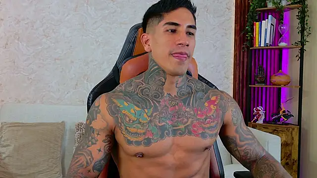 AdanReilly online show from December 18, 10:46 pm