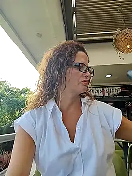 Snapshot of CioniWeiss chatting on October 7, 9:05 pm CioniWeiss online show from October 7, 9:05 pm