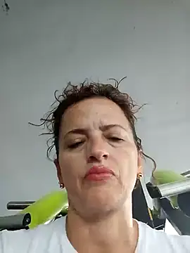 Snapshot of CioniWeiss chatting on February 24, 4:15 pm CioniWeiss online show from February 24, 4:15 pm