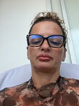 Snapshot of CioniWeiss chatting on December 19, 10:23 pm CioniWeiss online show from December 19, 10:23 pm