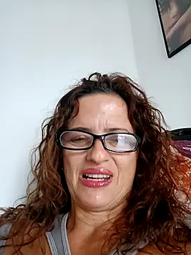 Snapshot of CioniWeiss chatting on February 25, 10:09 pm CioniWeiss online show from February 25, 10:09 pm