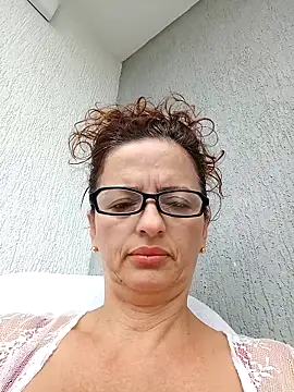 Snapshot of CioniWeiss chatting on February 21, 1:22 pm CioniWeiss online show from February 21, 1:22 pm