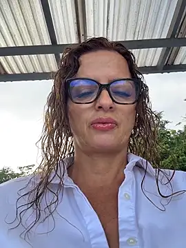 Snapshot of CioniWeiss chatting on February 23, 9:15 pm CioniWeiss online show from February 23, 9:15 pm