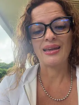 Snapshot of CioniWeiss chatting on February 24, 8:31 pm CioniWeiss online show from February 24, 8:31 pm