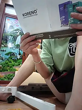 Snapshot of zizi_public chatting on March 3, 3:27 am zizi public online show from March 3, 3:27 am