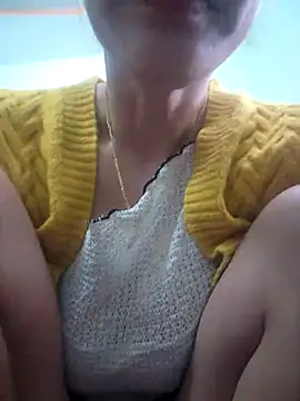 Snapshot of zizi_public chatting on March 8, 2:45 am zizi public online show from March 8, 2:45 am