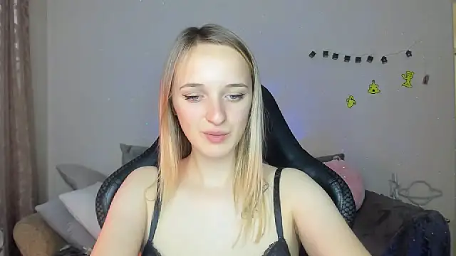 Snapshot of RouseReed chatting on November 3, 1:04 pm RouseReed online show from November 3, 1:04 pm