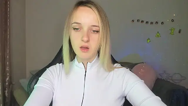 Snapshot of RouseReed chatting on October 30, 12:47 pm RouseReed online show from October 30, 12:47 pm