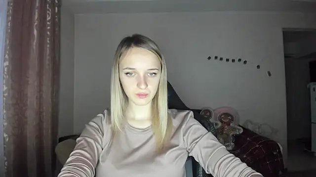 Snapshot of RouseReed chatting on December 5, 1:10 pm RouseReed online show from December 5, 1:10 pm