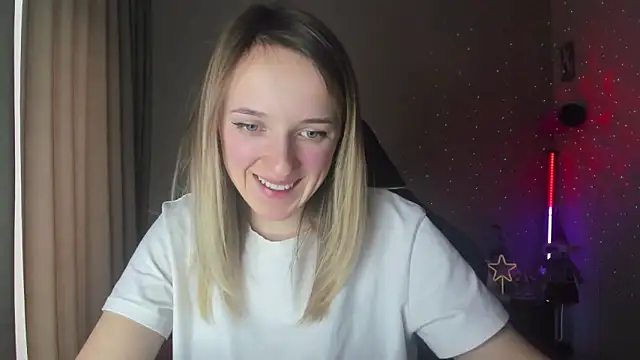 Snapshot of RouseReed chatting on February 15, 10:33 am RouseReed online show from February 15, 10:33 am