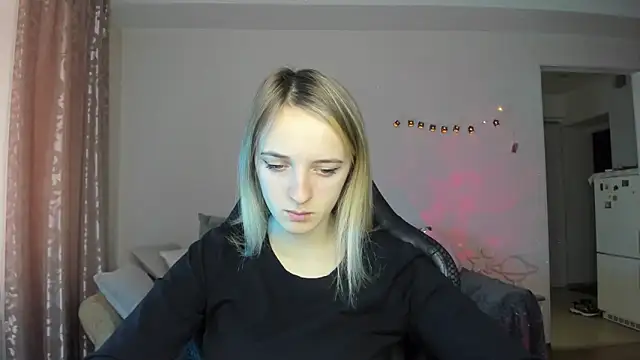 Snapshot of RouseReed chatting on October 26, 7:31 am RouseReed online show from October 26, 7:31 am